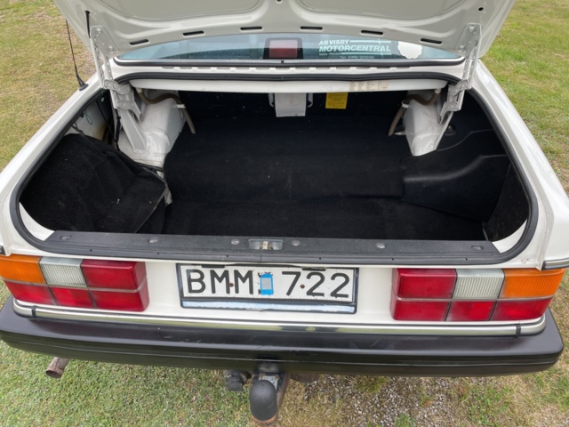 872335-6 Volvo 244 2.3 - 1989