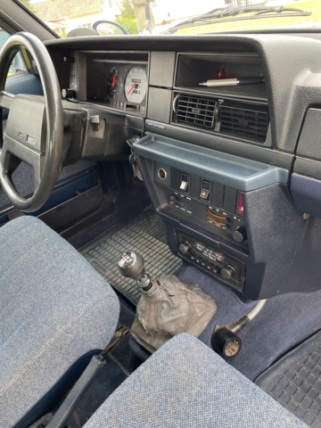 872335-13 Volvo 244 2.3 - 1989