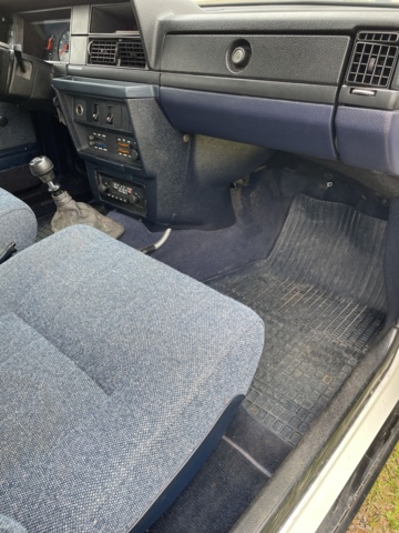 872335-14 Volvo 244 2.3 - 1989