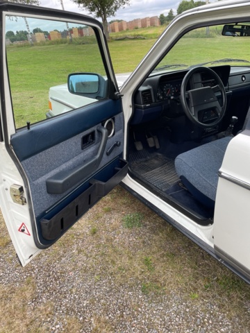 872335-16 Volvo 244 2.3 - 1989