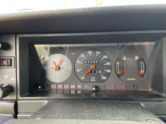 872335-18 Volvo 244 2.3 - 1989