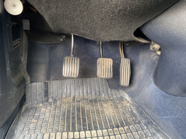 872335-21 Volvo 244 2.3 - 1989