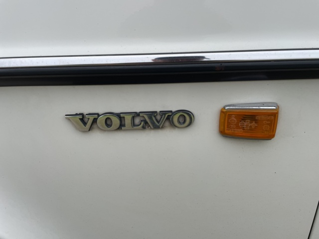 872335-5 Volvo 244 2.3 - 1989