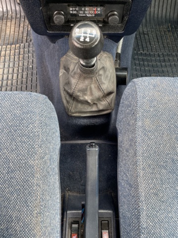 872335-24 Volvo 244 2.3 - 1989