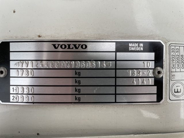 872335-30 Volvo 244 2.3 - 1989