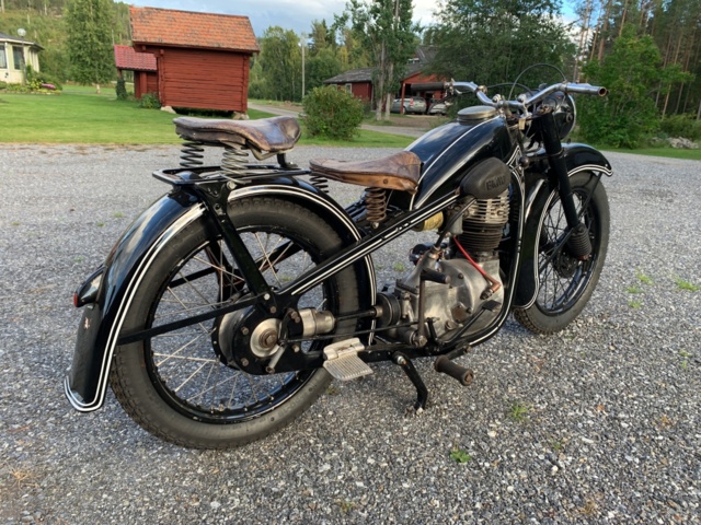 810425-4 Veteranmotorcykel med sidovagn BMW R35 -1948 (rep.objekt)
