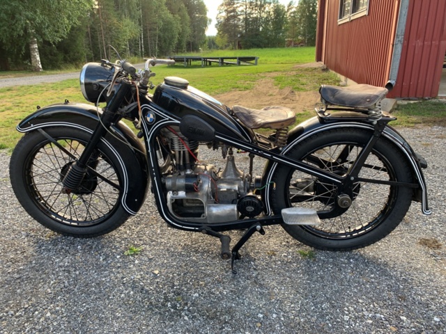 810425-7 Veteranmotorcykel med sidovagn BMW R35 -1948 (rep.objekt)