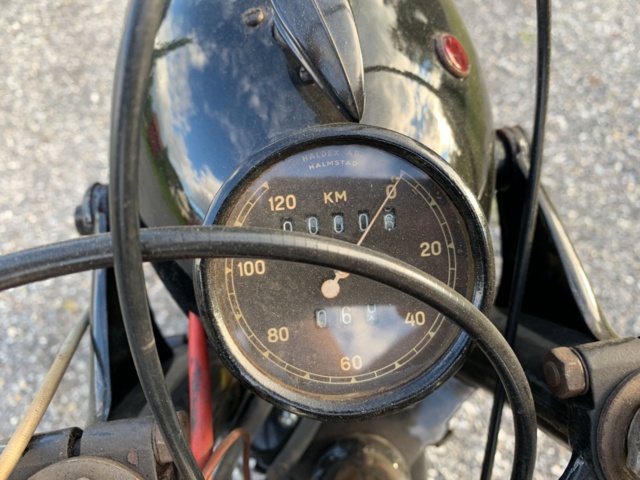 810425-11 Veteranmotorcykel med sidovagn BMW R35 -1948 (rep.objekt)