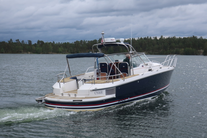 935931-5 Nimbus 300 R, 2 x Volvo Penta KAD 300