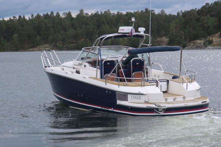 935931-6 Nimbus 300 R, 2 x Volvo Penta KAD 300