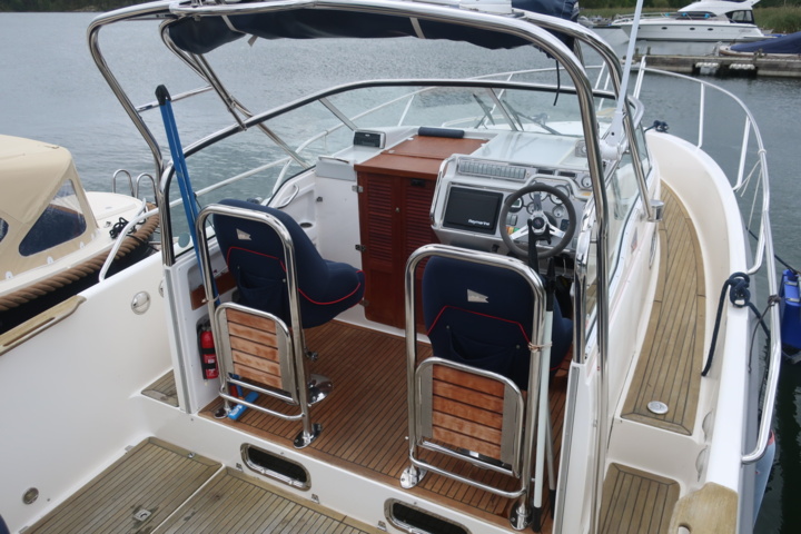 935931-26 Nimbus 300 R, 2 x Volvo Penta KAD 300