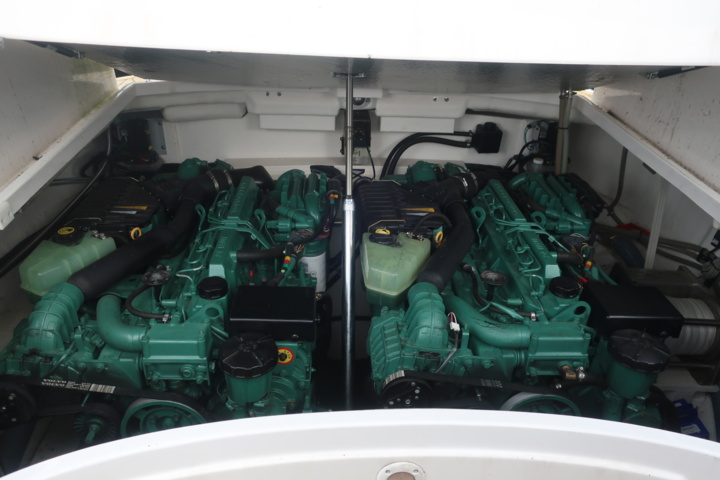 935931-101 Nimbus 300 R, 2 x Volvo Penta KAD 300