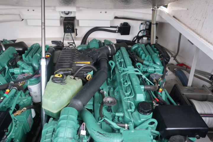 935931-105 Nimbus 300 R, 2 x Volvo Penta KAD 300