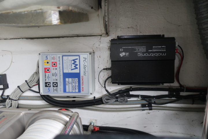 935931-108 Nimbus 300 R, 2 x Volvo Penta KAD 300