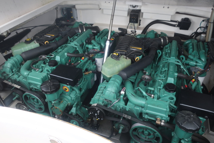 935931-110 Nimbus 300 R, 2 x Volvo Penta KAD 300