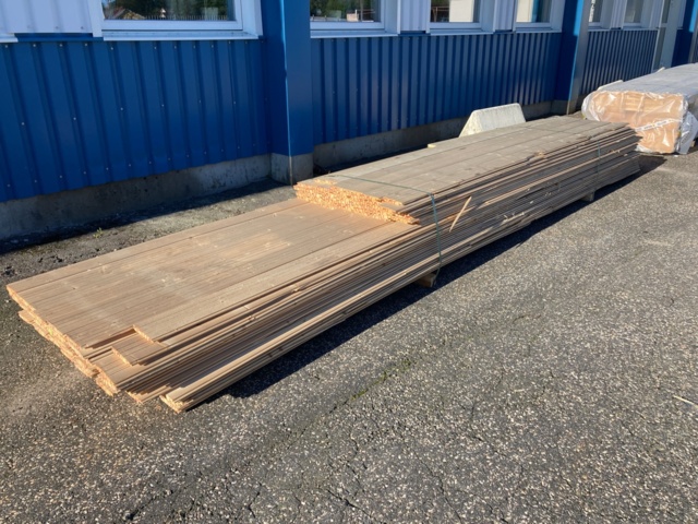 Stow with chipped track panel 22x145mm 3.6 and 5.4m - PS Auction - We ...