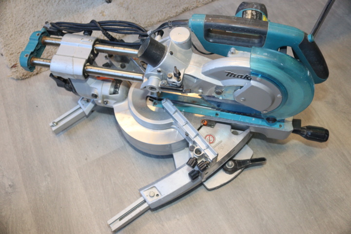 932899-1 Makita Cut-Ger saw LS0815 FL with saw table WST 06
