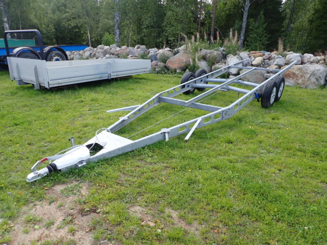 889383-3 Caravan undercarriage -2011