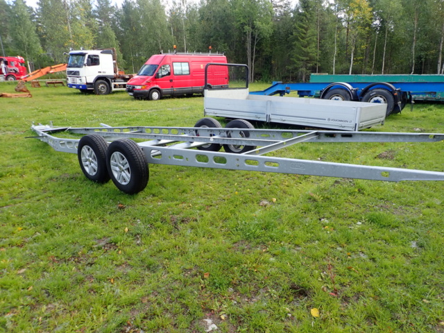 889383-4 Caravan undercarriage -2011