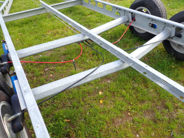 889383-6 Caravan undercarriage -2011