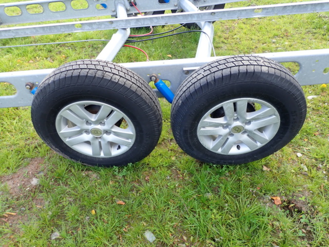 889383-7 Caravan undercarriage -2011