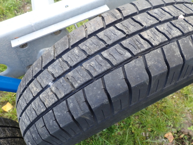 889383-8 Caravan undercarriage -2011