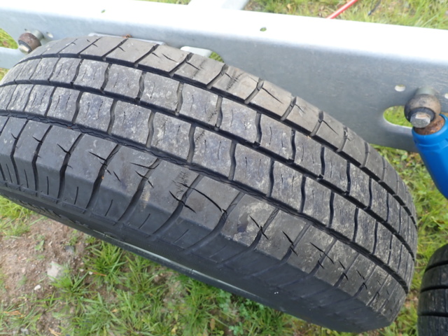 889383-9 Caravan undercarriage -2011