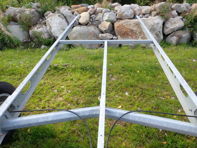 889383-15 Caravan undercarriage -2011