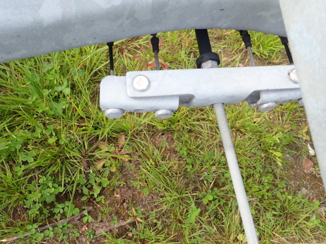 889383-16 Caravan undercarriage -2011