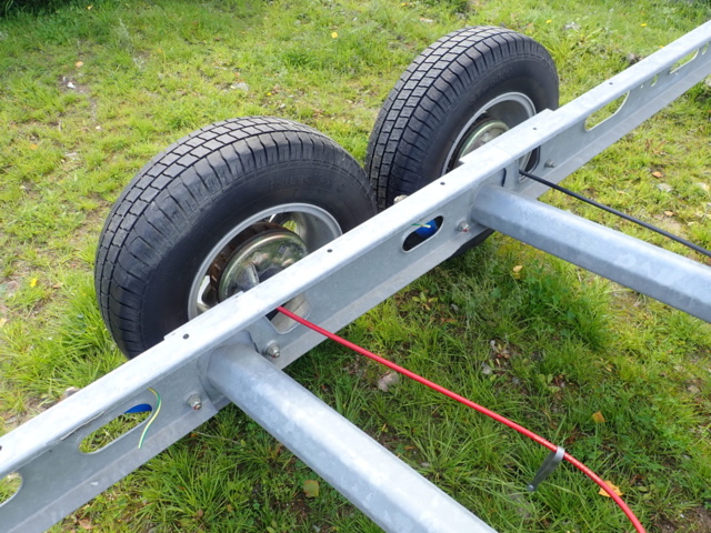 889383-17 Caravan undercarriage -2011