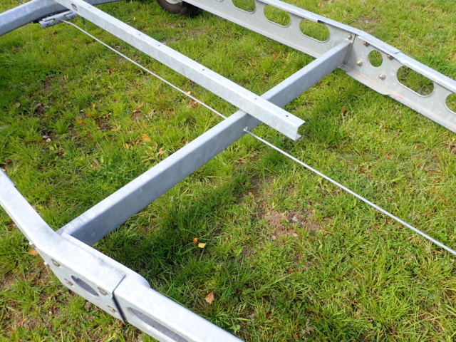 889383-20 Caravan undercarriage -2011