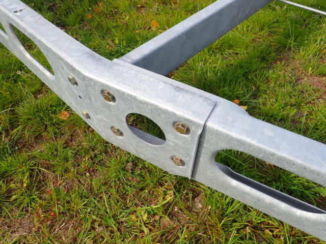 889383-21 Caravan undercarriage -2011