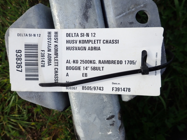 889383-27 Caravan undercarriage -2011