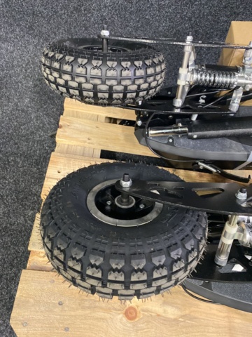 932622-3 2 electric scooters Freev EVR 812