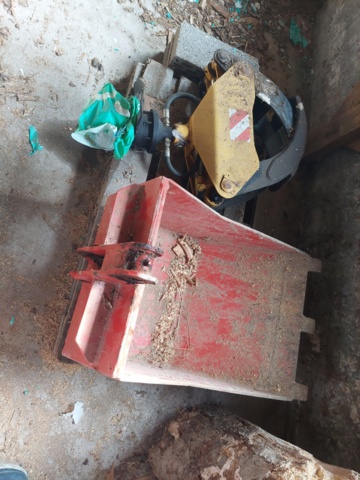 881861-12 Combination crane Sonnys with Grip and bucket