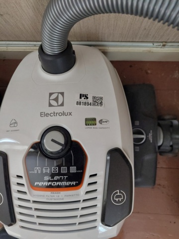 881894-4 Vacuum cleaner Elektrolux silent performer