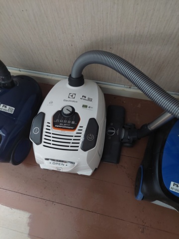 881894-3 Vacuum cleaner Elektrolux silent performer