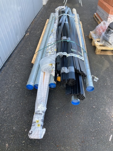 827283-2 Stow with mixed building material