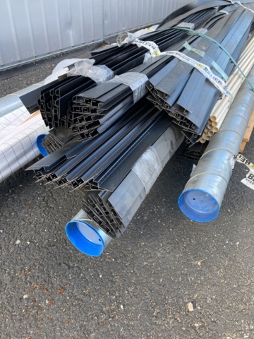 827283-3 Stow with mixed building material