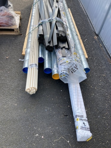 827283-7 Stow with mixed building material