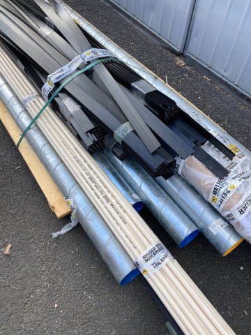 827283-8 Stow with mixed building material