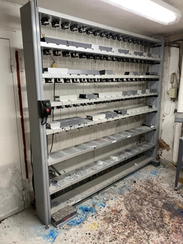 929543-1 Paint shelf mixer Standox with space for 112 cans