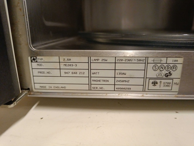 887584-5 Electro Helios microwave oven