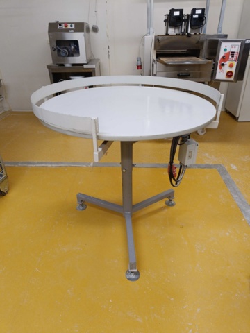 889427-2 Turntable for the bakery