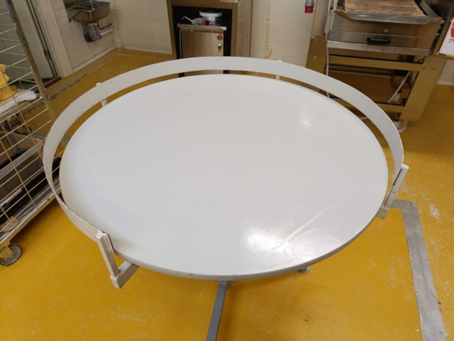 889427-5 Turntable for the bakery