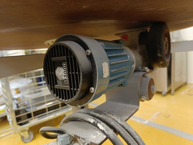 889427-8 Turntable for the bakery