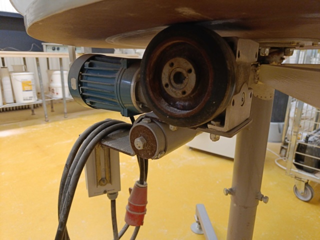 889427-10 Turntable for the bakery