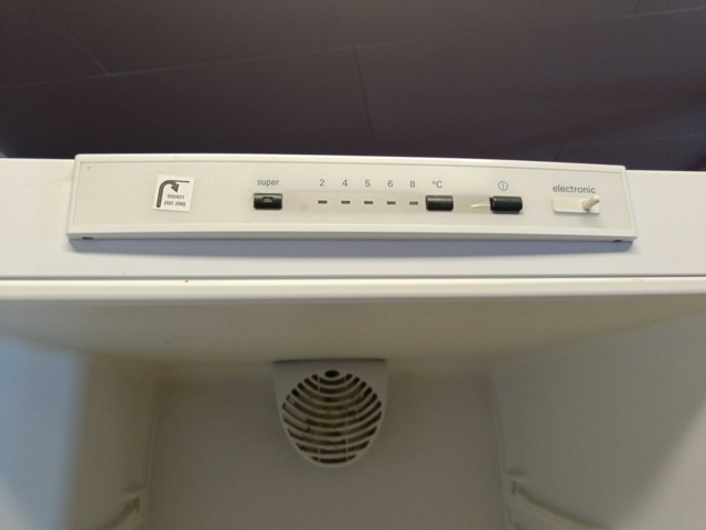 889441-14 Refrigerator Siemens