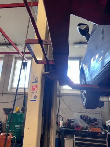 921195-4 2-pelarlyft 2,5 ton Koni