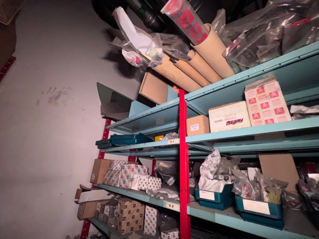 921201-10 Shelves with spare parts for older Citroën 60s-90s, as well as spare parts, oils, exhaust pipes